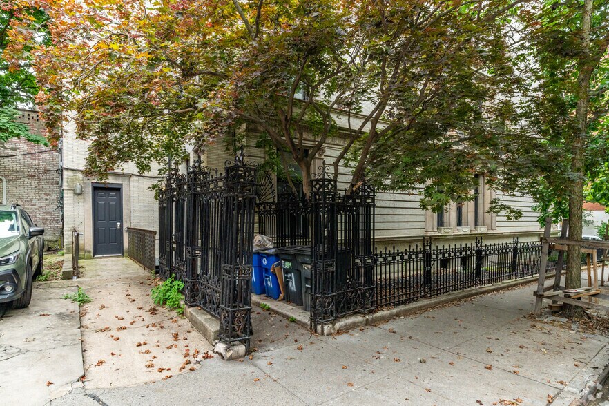 More Photos Of 121 8th Ave, Brooklyn Apartments For Lease