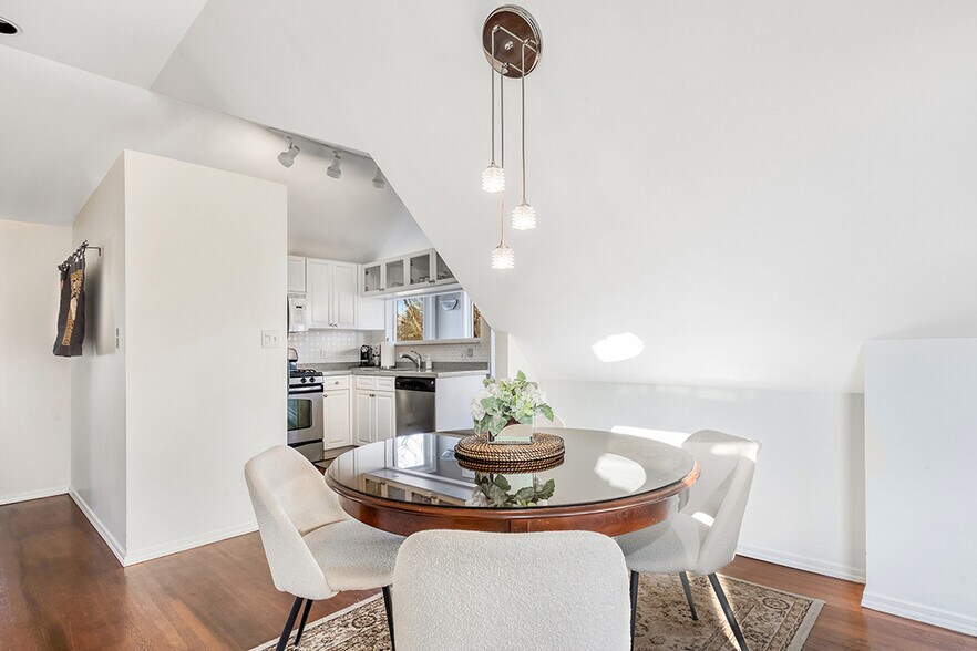 More Photos Of 2814 3rd Av W, Vancouver Hospitality For Sale