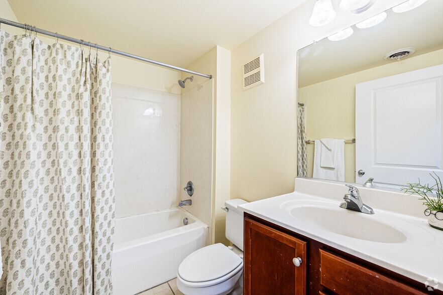 More Photos Of 2411 E Franklin St, Richmond Apartments For Lease