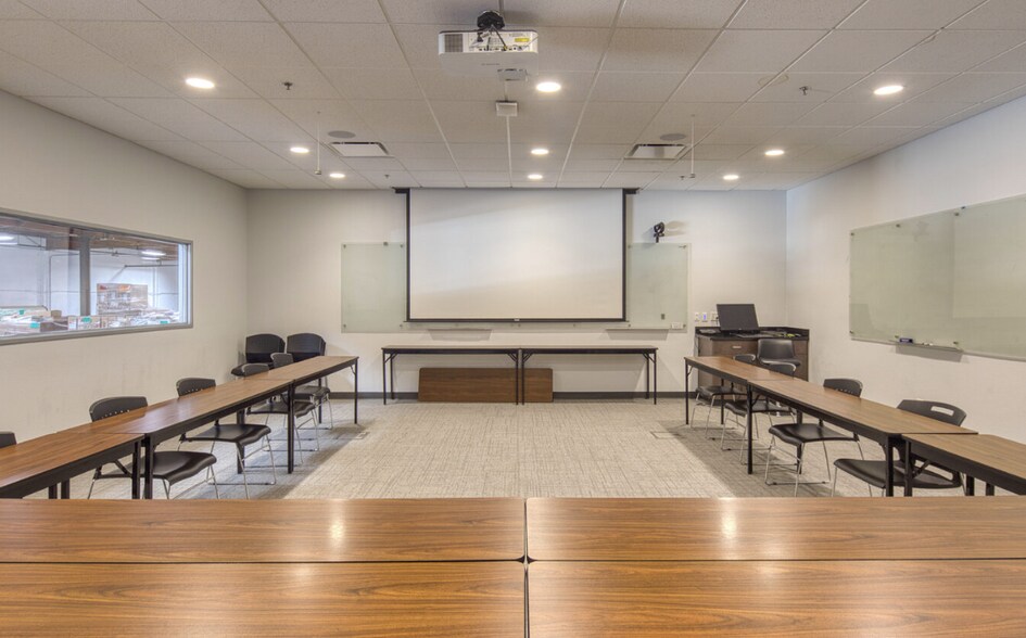 More Photos Of 5101 Florin Perkins Rd, Sacramento Flex For Lease