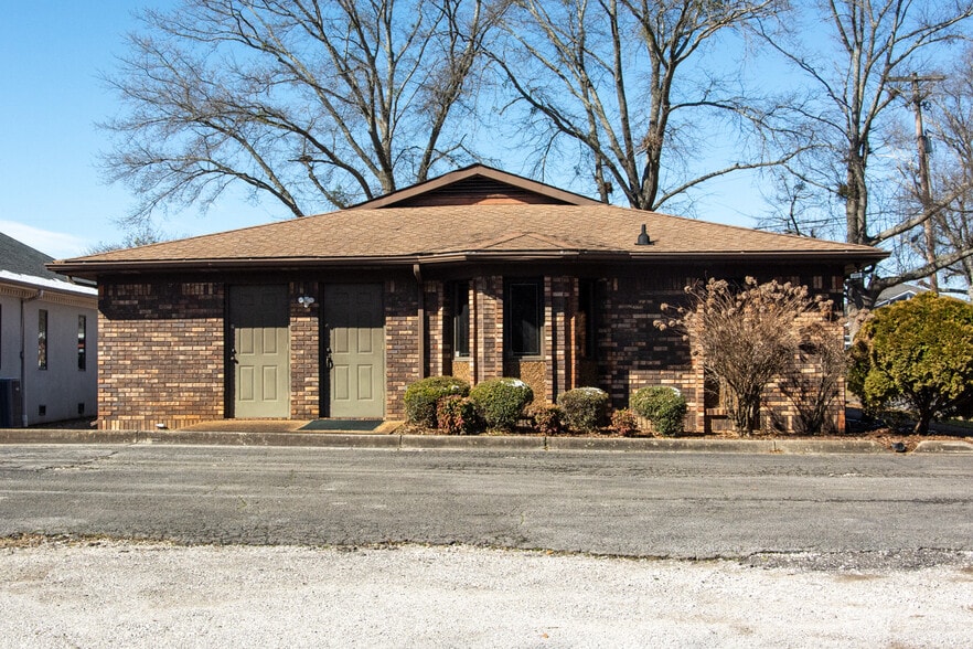 More Photos Of 1304 14th Ave SE, Decatur Medical For Sale