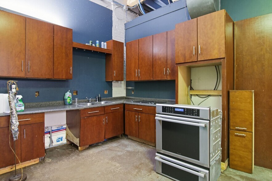 More Photos Of 1157 Concord St, Detroit Light Manufacturing For Sale