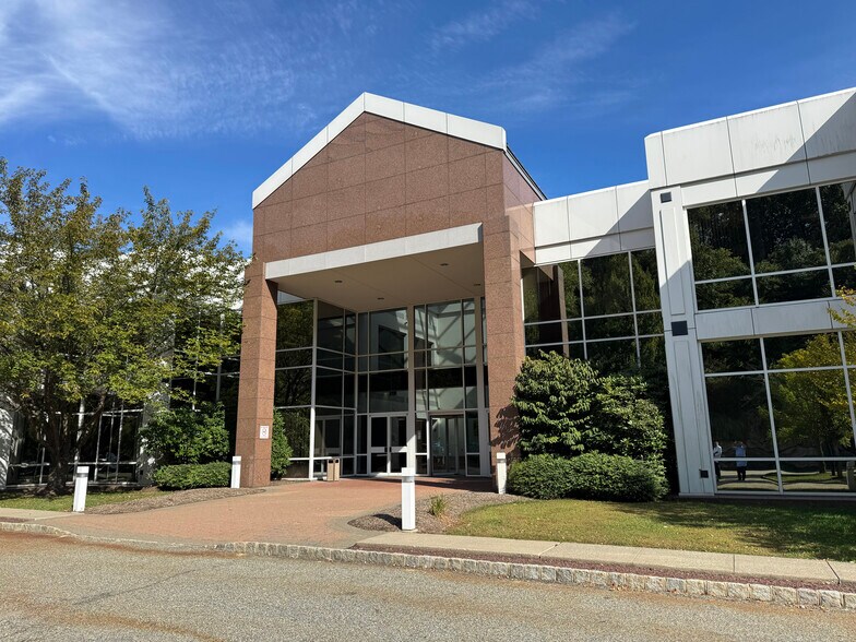 More Photos Of 400 Valley Rd, Mount Arlington Medical For Lease