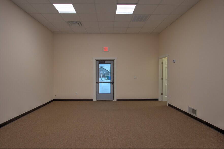 More Photos Of 244 Main St S, Cambridge Storefront Retail Office For Lease