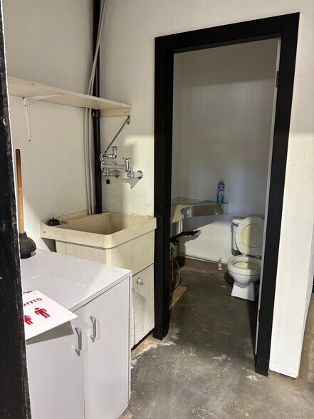 More Photos Of 60 Madison Cres, Spruce Grove Service For Lease