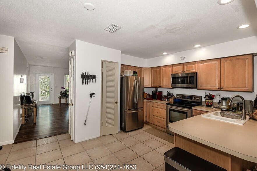 More Photos Of 1425 Ne 55th St, Fort Lauderdale Specialty For Sale