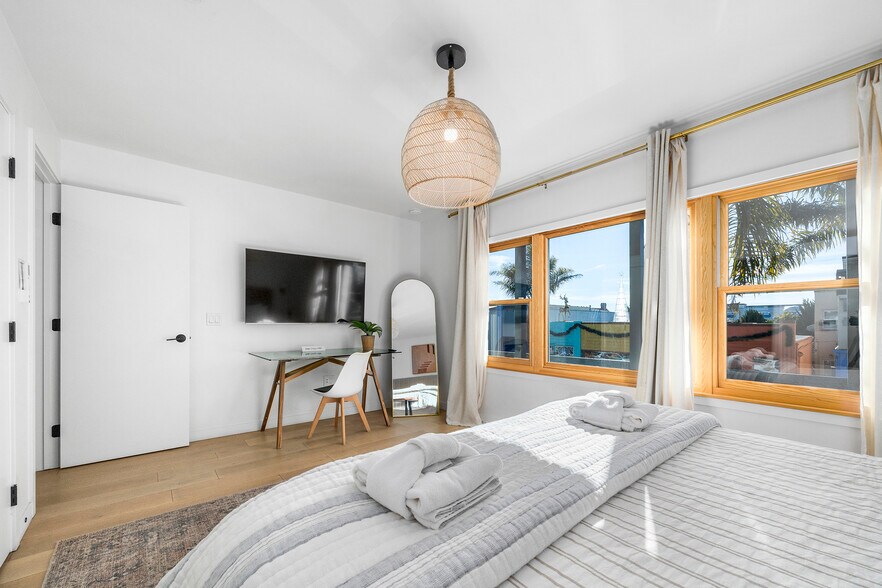 More Photos Of 208-210 Capitola Ave, Capitola Storefront Retail Residential For Sale