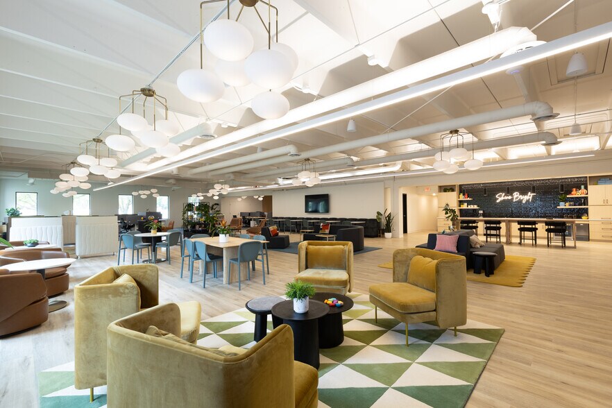 More Photos Of 2378 Wilshire Blvd, Mound Warehouse For Lease