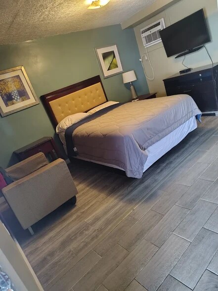 More Photos Of 7015 Market St, Boardman Hotel For Sale