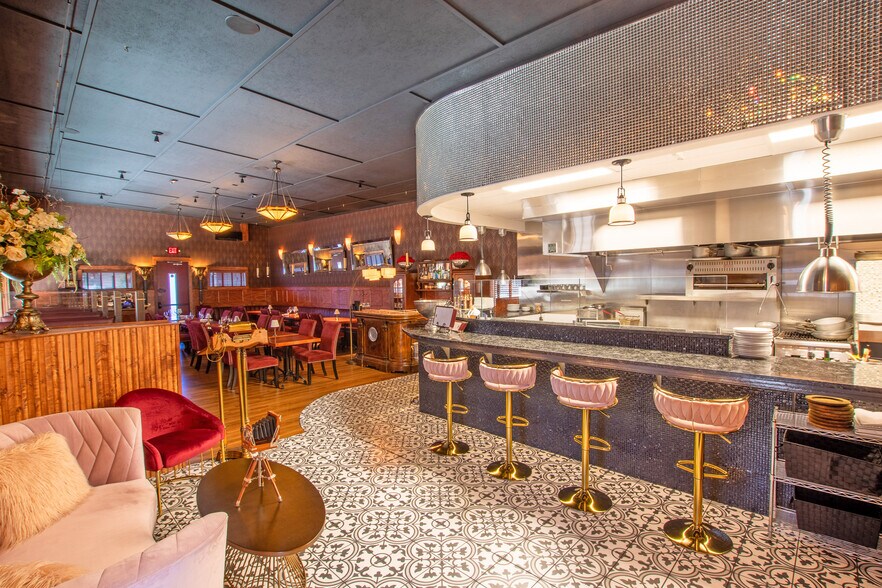 More Photos Of 638 SW 6th St, Redmond Restaurant For Sale