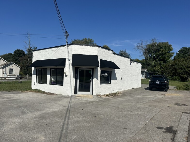 More Photos Of 3625 Fairmont Blvd, Knoxville General Retail For Lease