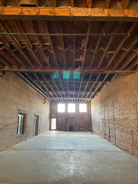 More Photos Of 121-129 N Main St, Mooresville Storefront Retail Office For Lease