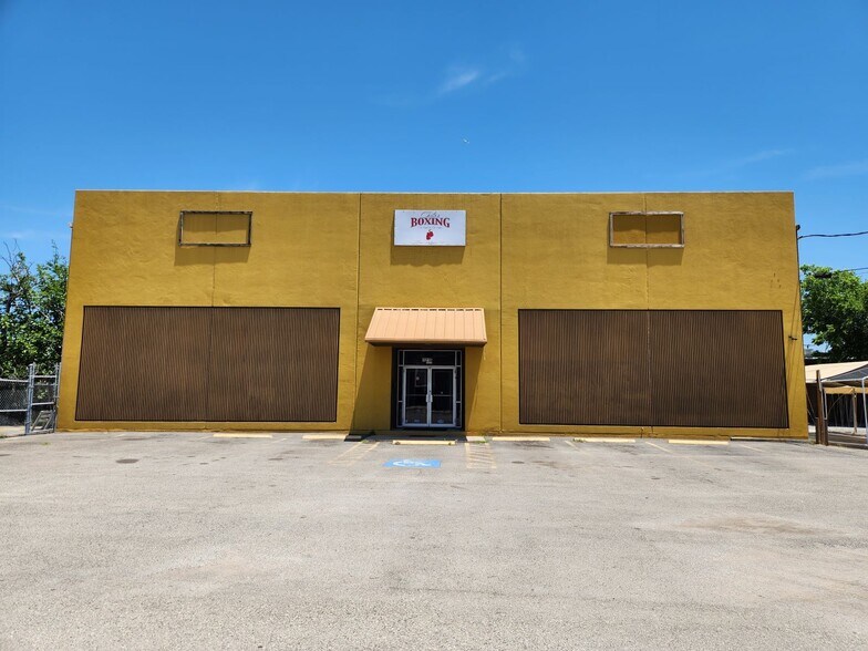 Primary Photo Of 1216 Hoefgen Ave, San Antonio Service For Lease