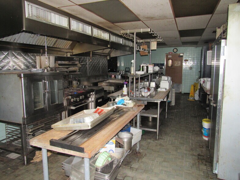 More Photos Of 11401 Pennsylvania 61 Hwy, Mount Carmel Hotel For Sale