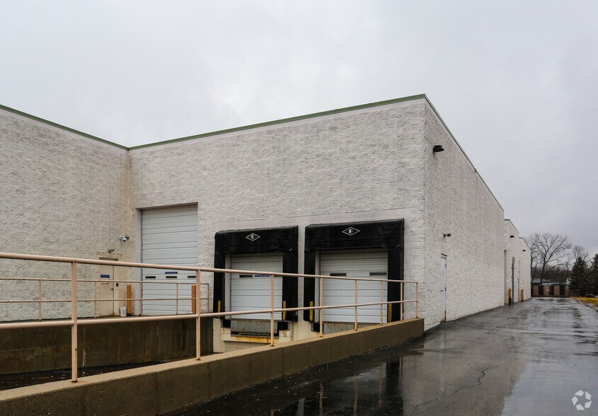 More Photos Of 11214-11250 W Lapham St, West Allis Research And Development For Lease