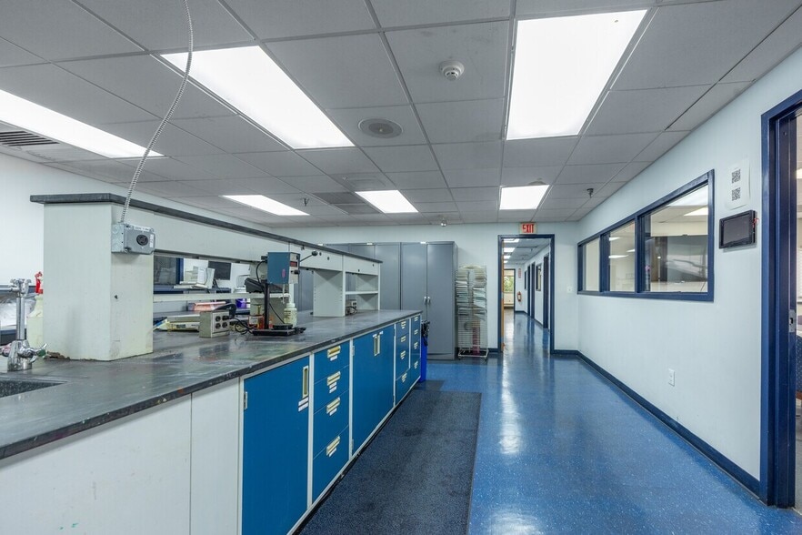 More Photos Of 99 Newbold Rd, Fairless Hills Warehouse For Lease