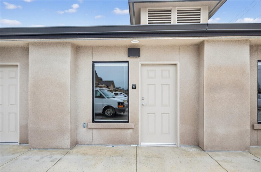 More Photos Of 36856-36862 Ave 12, Madera Storefront Retail Office For Lease