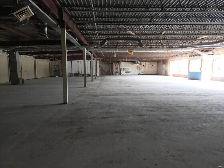 More Photos Of 500 Old Indiana 28 Hwy, Williamsport Freestanding For Sale