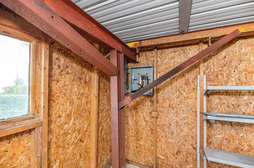 More Photos Of 3905 32nd St, Port Huron Truck Terminal For Sale