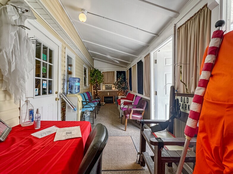 More Photos Of 1505 S Hwy 95A, Cantonment Freestanding For Sale