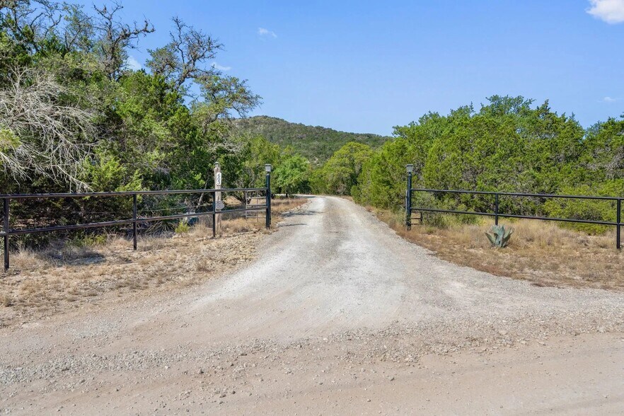 More Photos Of 603 Blessing Ln, Utopia Land For Sale