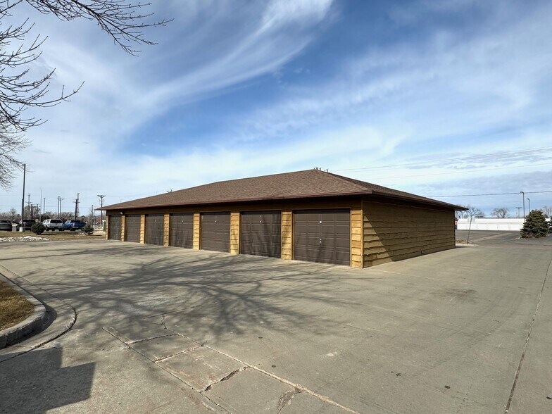 More Photos Of 2021 N Kimball St, Mitchell Apartments For Sale