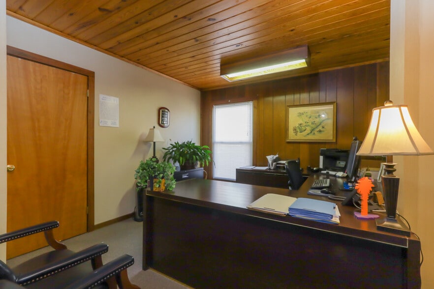 More Photos Of 113 Court St, Pickens Office For Lease