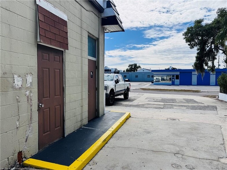 More Photos Of 407 N Ridgewood Dr, Sebring Convenience Store For Sale