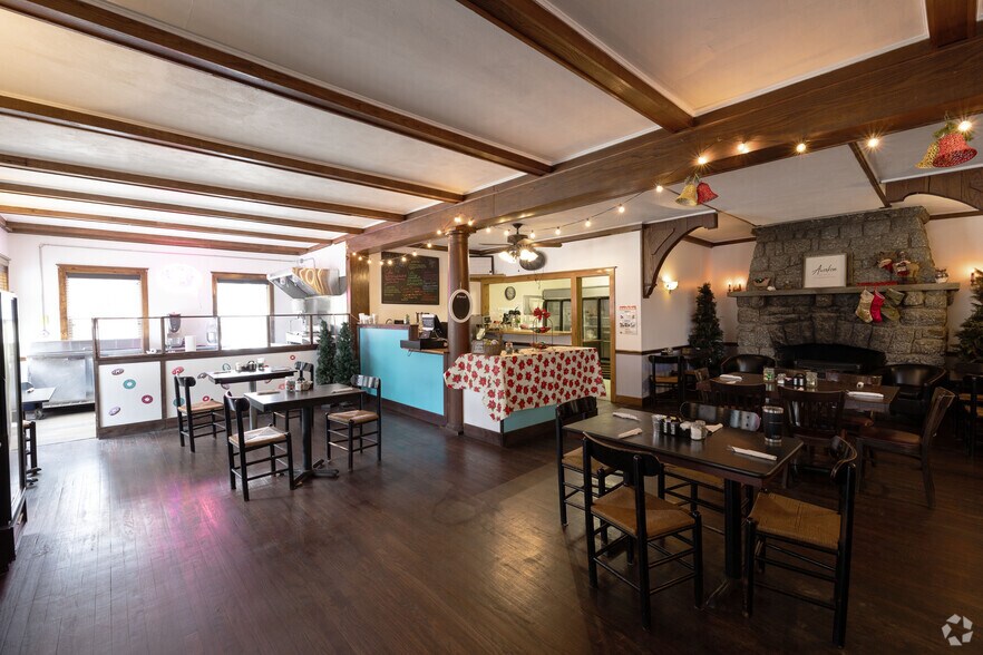 More Photos Of 13 Park Ave, Hadley Restaurant For Sale