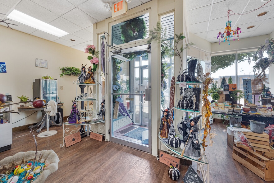More Photos Of 120 N Main St, De Soto Storefront Retail Residential For Sale