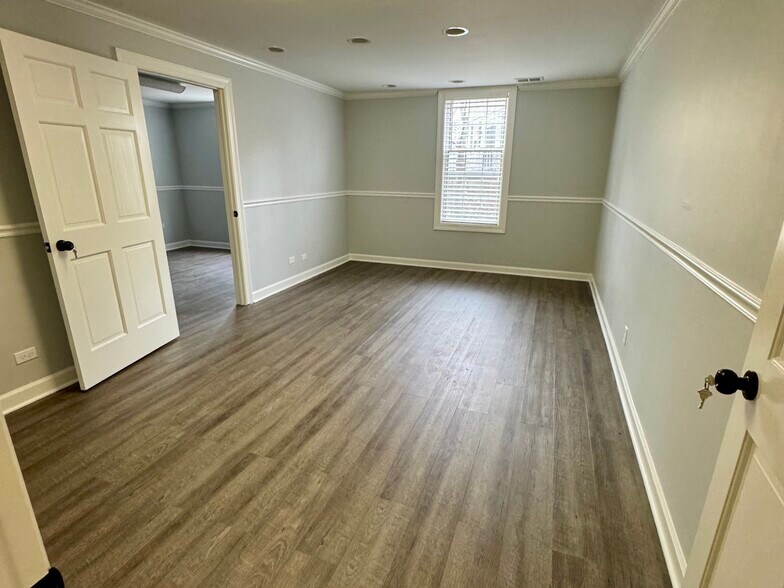 More Photos Of 1624 W Colonial Pky, Palatine Office For Lease