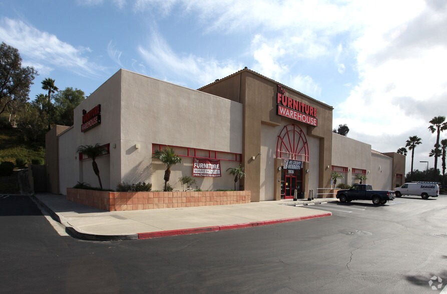 More Photos Of 1109 W Valley Pky, Escondido Freestanding For Lease