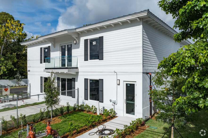 More Photos Of 5620 SW 67th Ave, South Miami Office For Lease