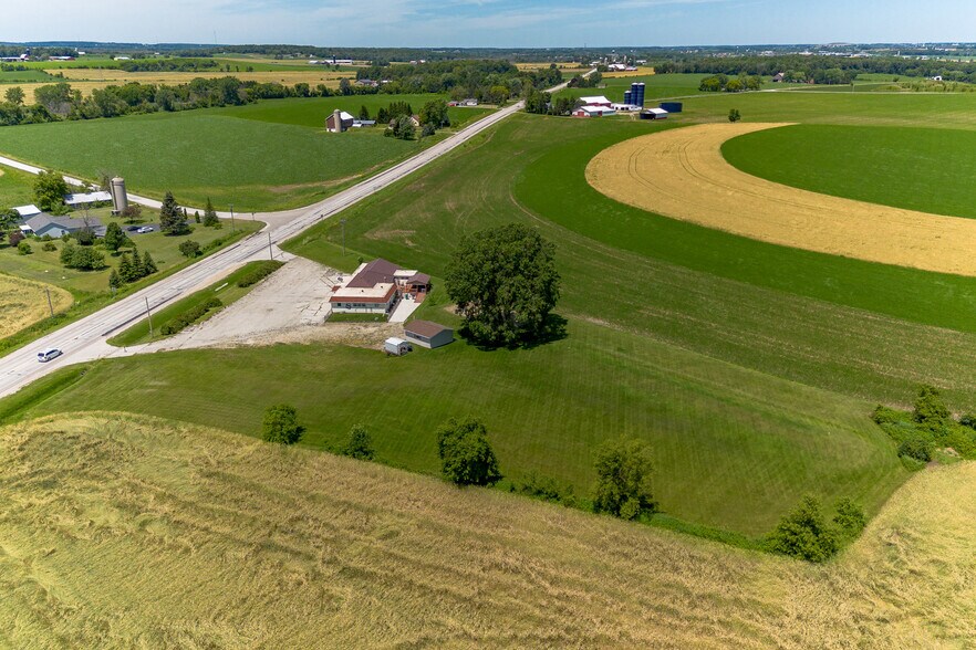 More Photos Of N2698 Highway 57, New Holstein Sports And Entertainment For Sale