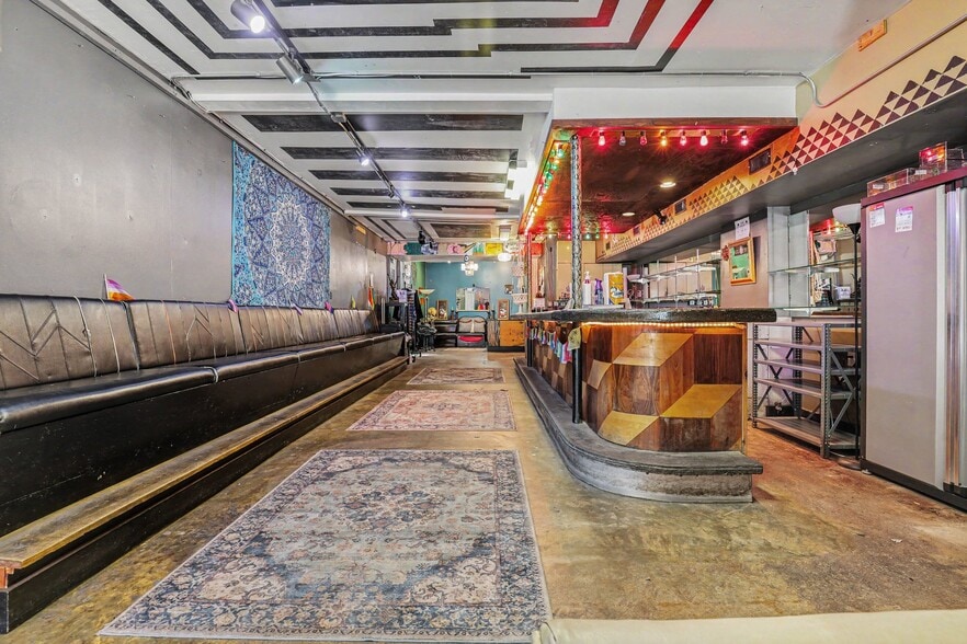 More Photos Of 705 W Rosemary St, Chapel Hill Storefront For Sale