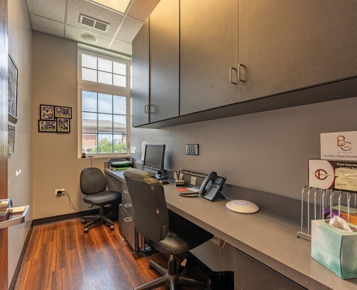 More Photos Of 24020 W Riverwalk Ct, Plainfield Medical For Sale