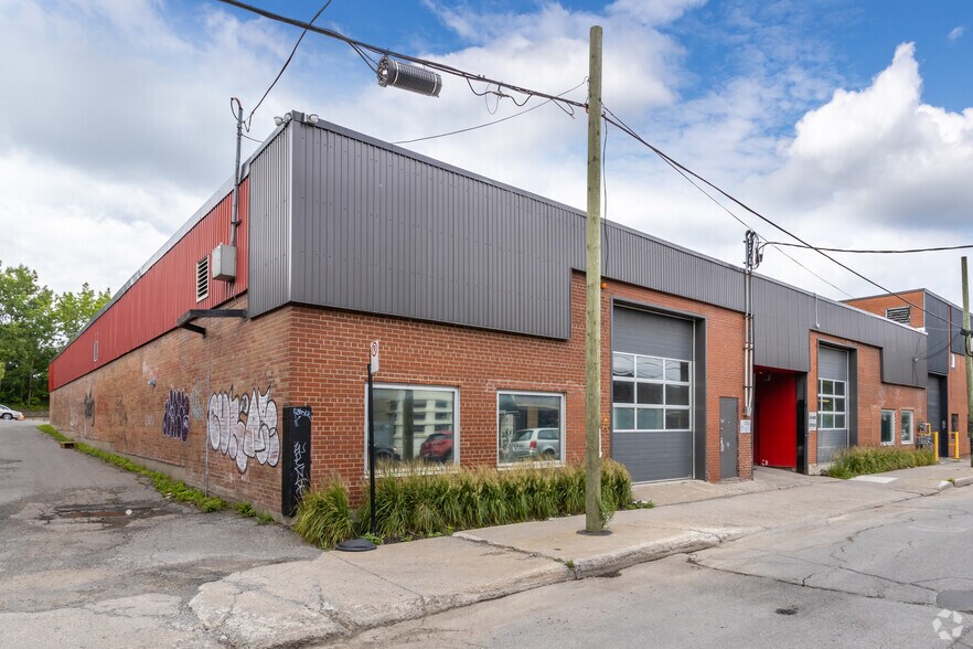 Primary Photo Of 2148-2150 Rue Moreau, Montréal Manufacturing For Lease