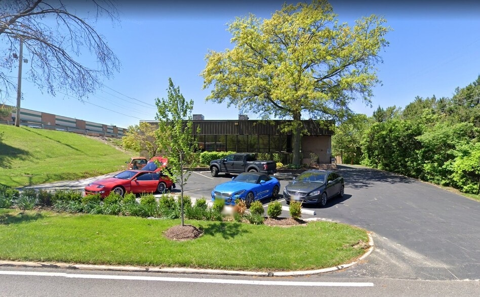 More Photos Of 1155 N Warson Rd, Creve Coeur Light Manufacturing For Lease