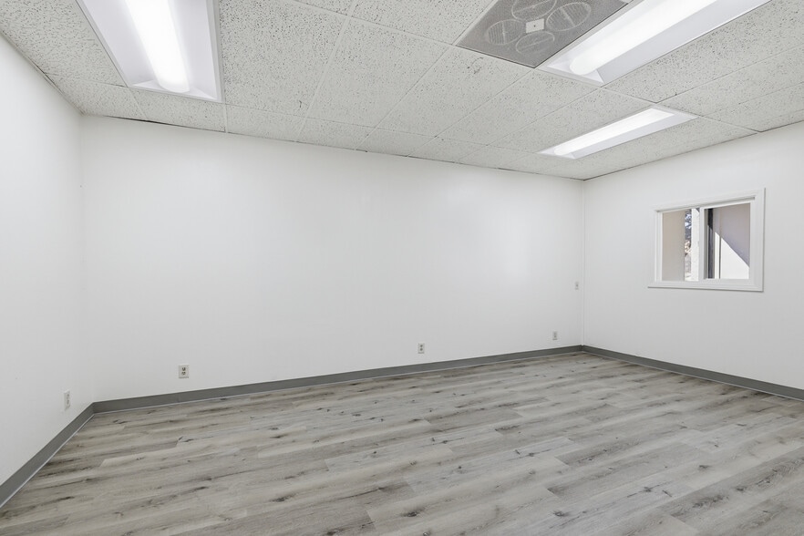 More Photos Of 10742 Burbank Blvd, North Hollywood Warehouse For Lease