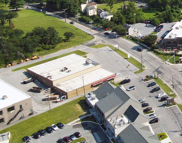 More Photos Of 6239 Falls Rd, Baltimore Storefront Retail Office For Lease