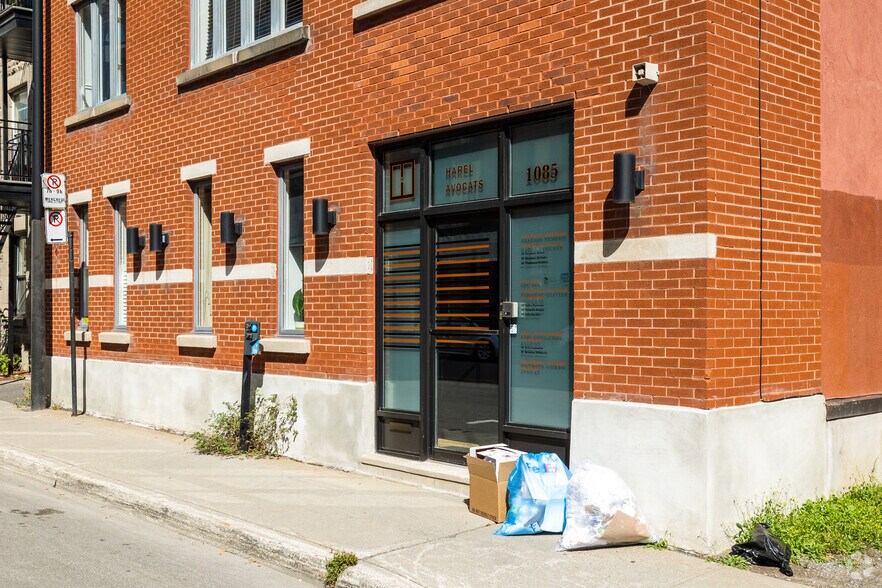 More Photos Of 1085-1087 Rue Atateken, Montréal Office For Sale