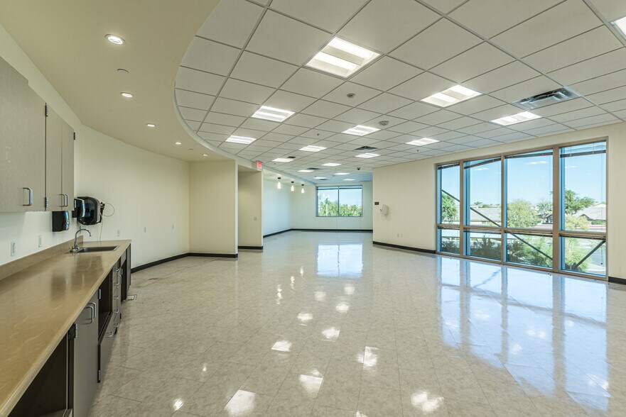 More Photos Of 8990 W Glendale Ave, Glendale Office For Sale