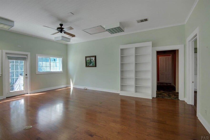 More Photos Of 417 Zarragossa St, Pensacola Office Residential For Sale