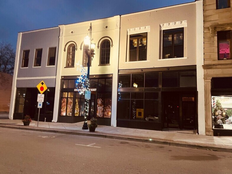 More Photos Of 5816 6th Ave, Kenosha Restaurant For Sale