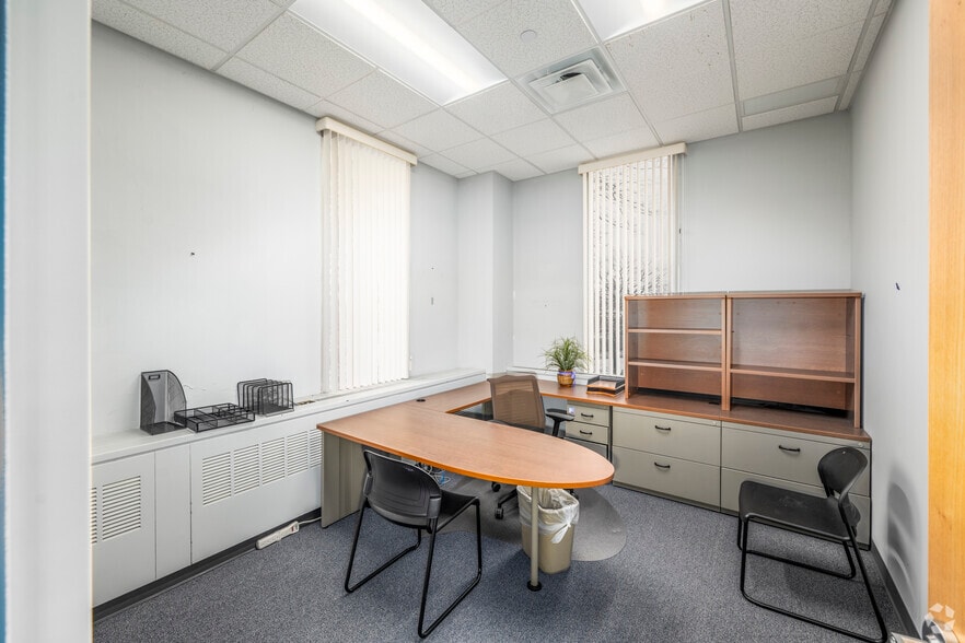 More Photos Of 999 Stewart Ave, Bethpage Office For Lease