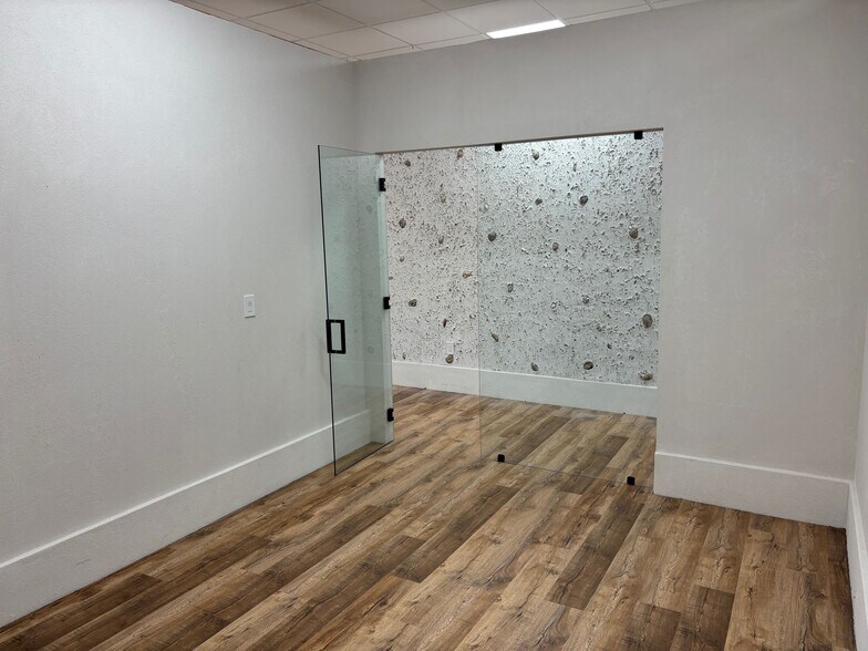 More Photos Of 1050 Fording Island Rd, Bluffton Storefront For Lease