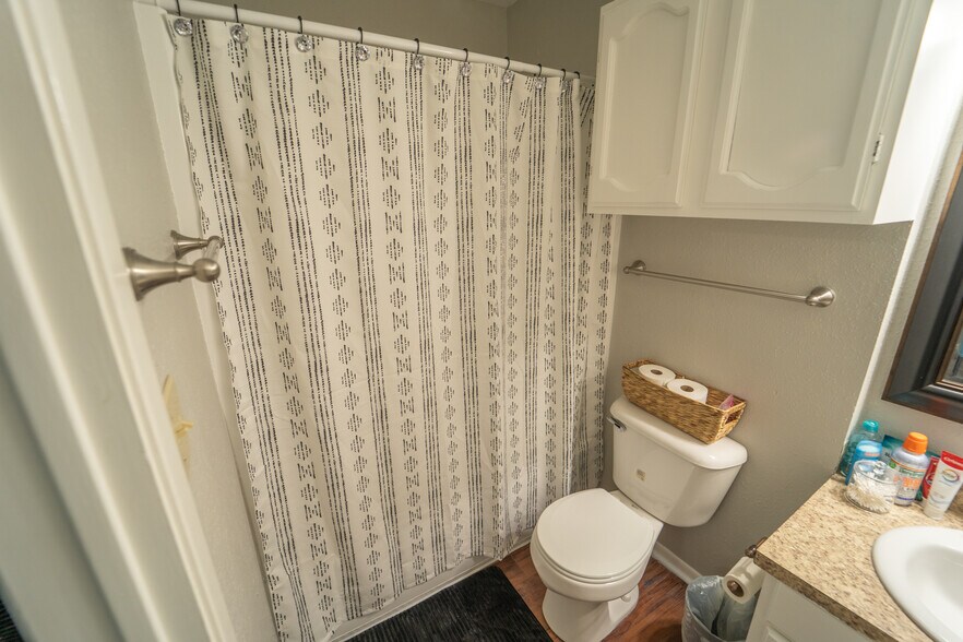 More Photos Of 2112-2114 E Airline Rd, Victoria Apartments For Sale