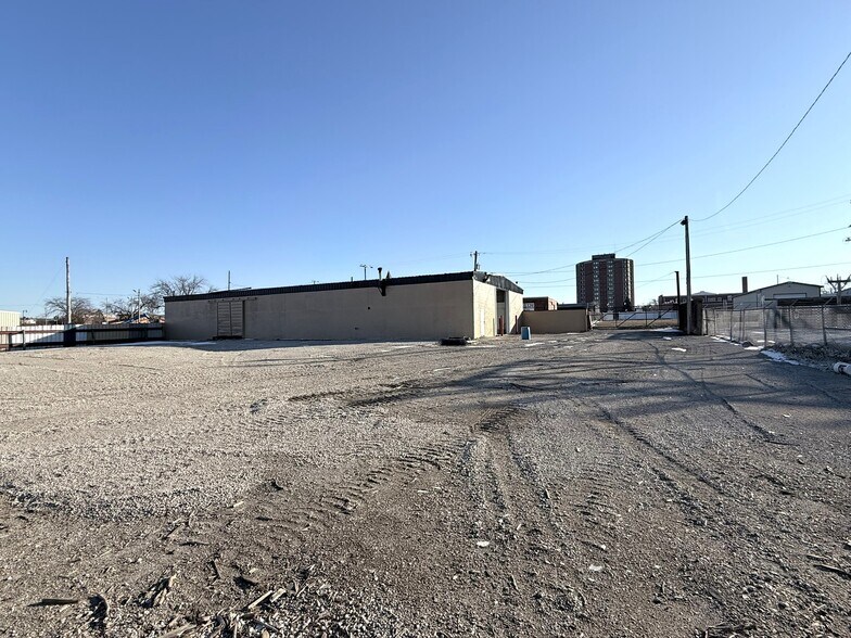 More Photos Of 151 Ferris st, Galesburg Warehouse For Sale