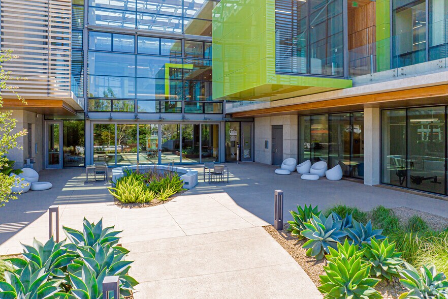 More Photos Of 9310 Athena Cir, La Jolla Research And Development For Lease