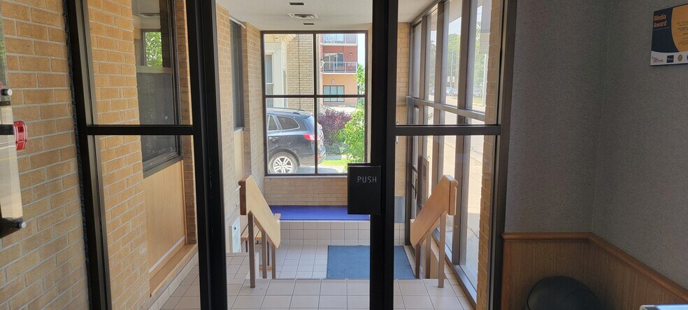 More Photos Of 18 Sydenham St E, Aylmer Office For Lease